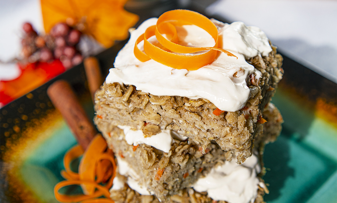 Carrot Cake Oatmeal Breakfast Bars